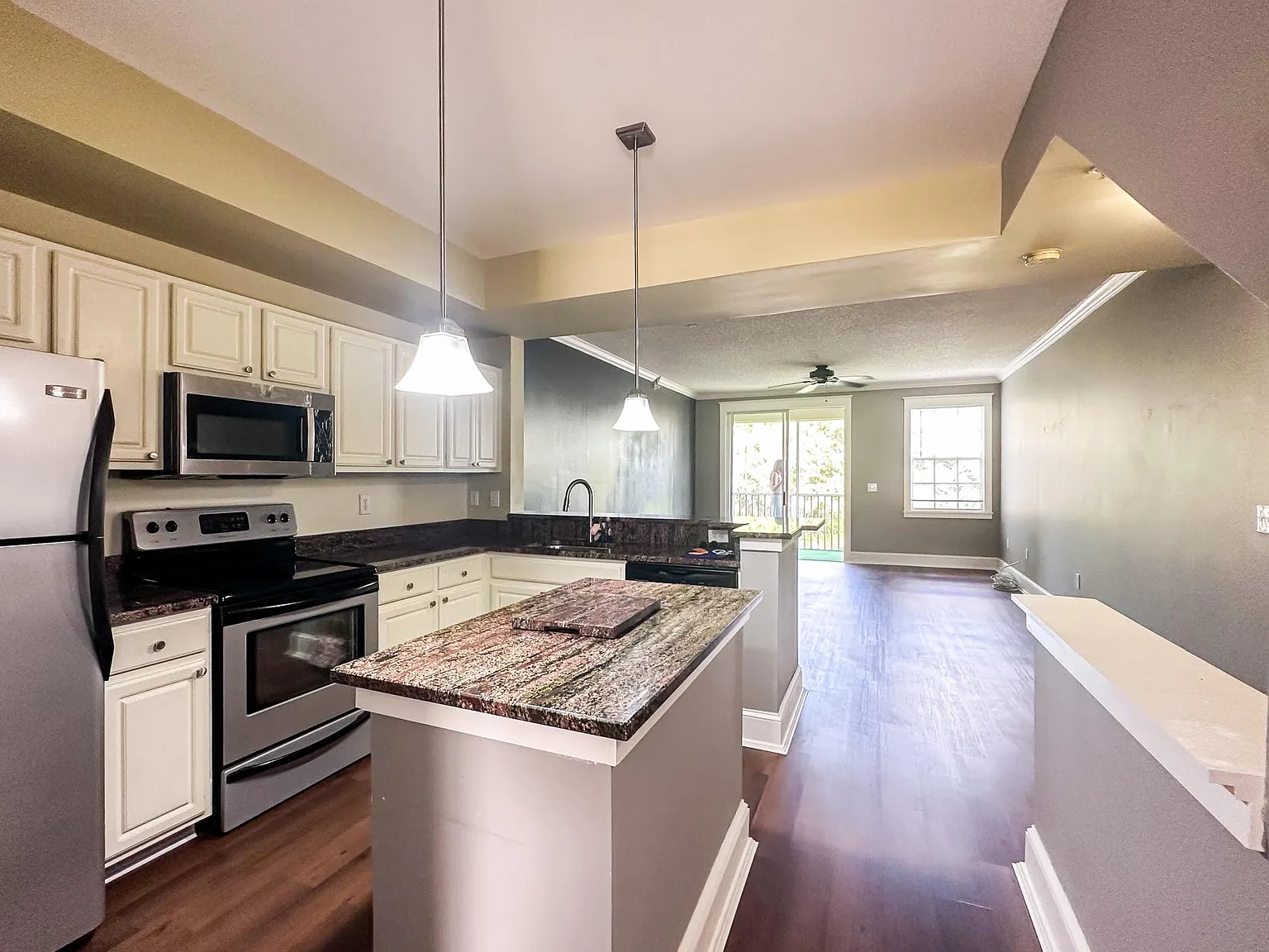 2 bed, 1246 sqft, $1,850 — Photo 4