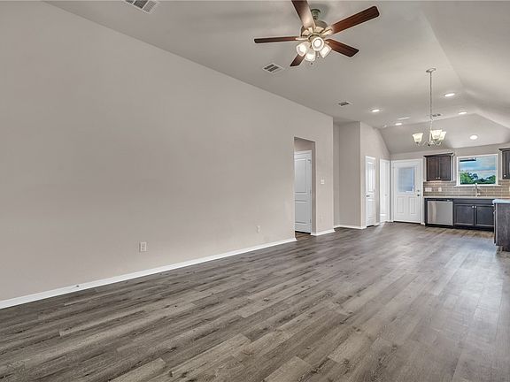 5th image of 1214 Highgarden Dr