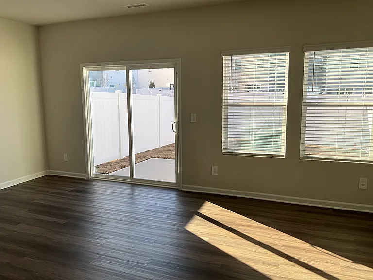 646 Rolling Fields Dr — Photo 7