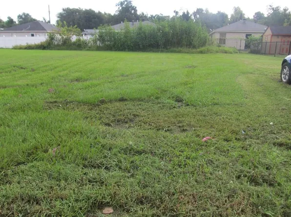 Bennett St, New Orleans, LA 70131