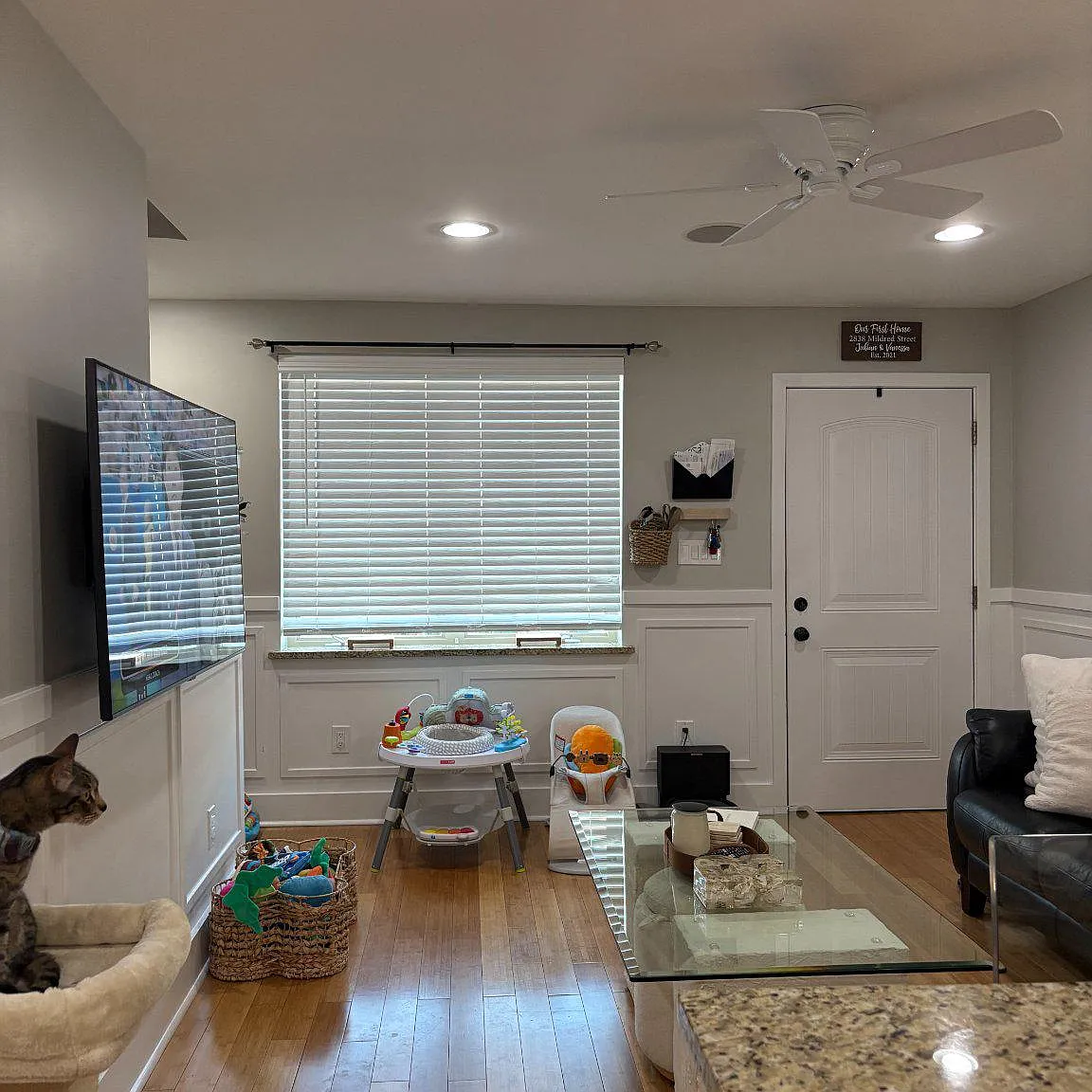 2 bed, 1.0 bath, 812 sqft, $2,100 — Photo 2