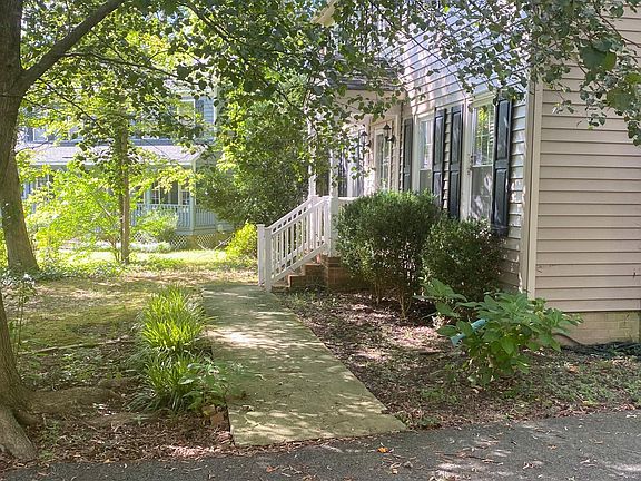 2nd image of 701 Glenhaven Ct