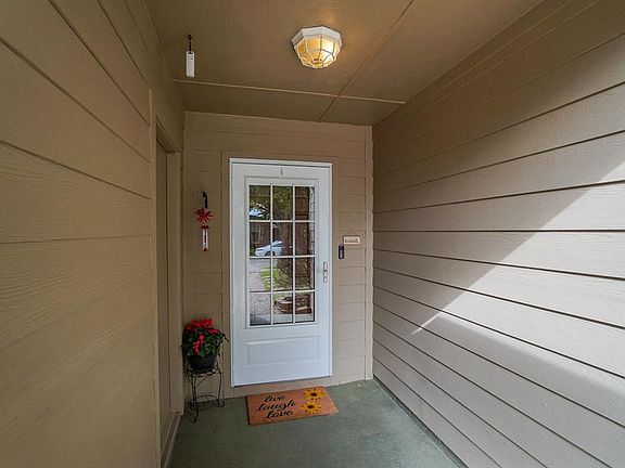 4th image of 1042 Sierra Shadows Dr