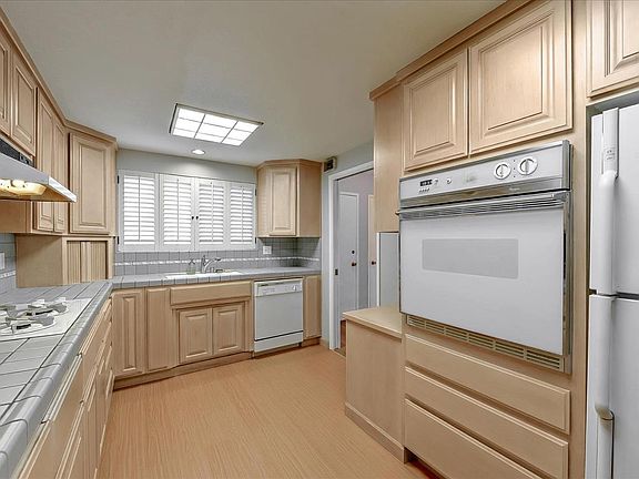 4th image of 222 Truckee Ln