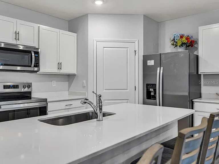 1048 Adalia Ter — Photo 8