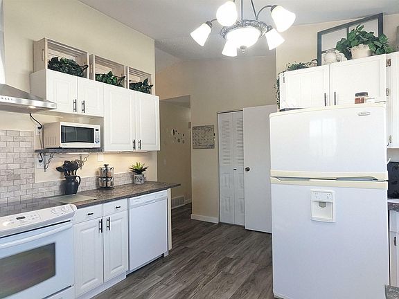 2nd image of 4410 56a Ave