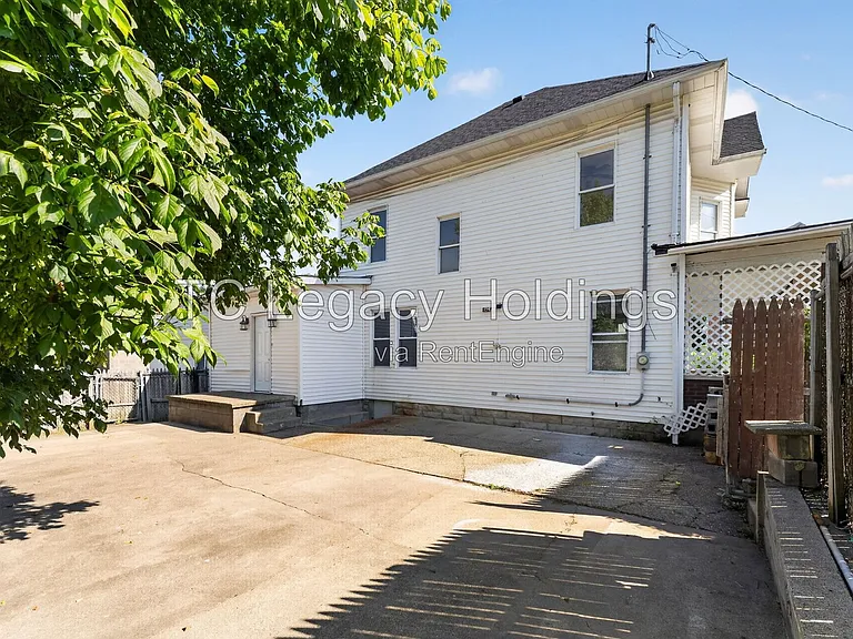 890 Traction St — Photo 5
