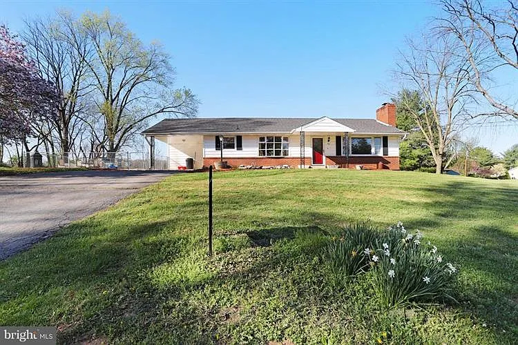 48 Thomas Jefferson Cir photo 1