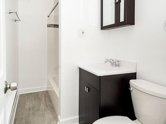 4th image of 837.5 W Cornelia Ave #1N
