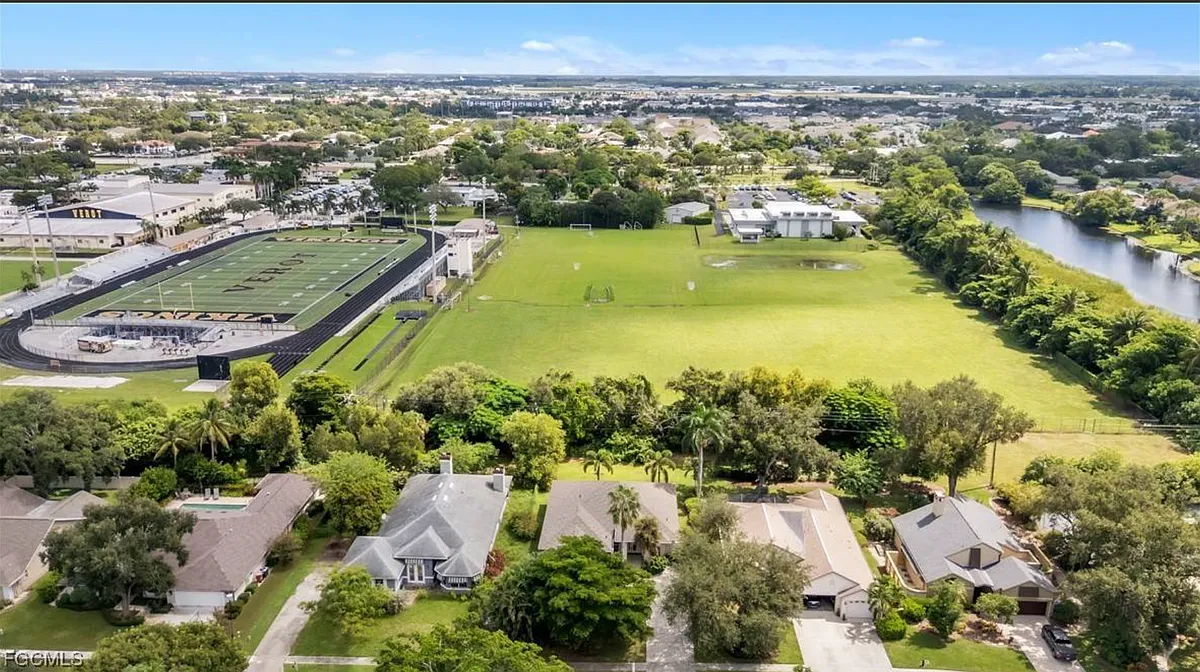 Building Photo - 1580 Argyle Dr
