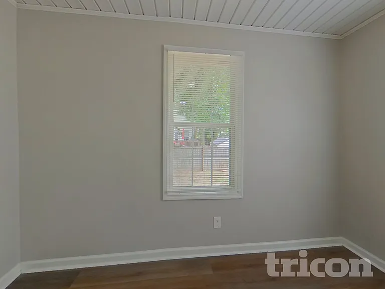 337 Montclaire Ln — Photo 16