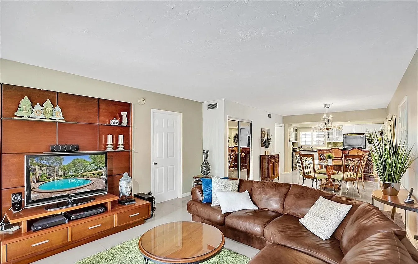 2 bed, 1093 sqft, $1,975 — Photo 4