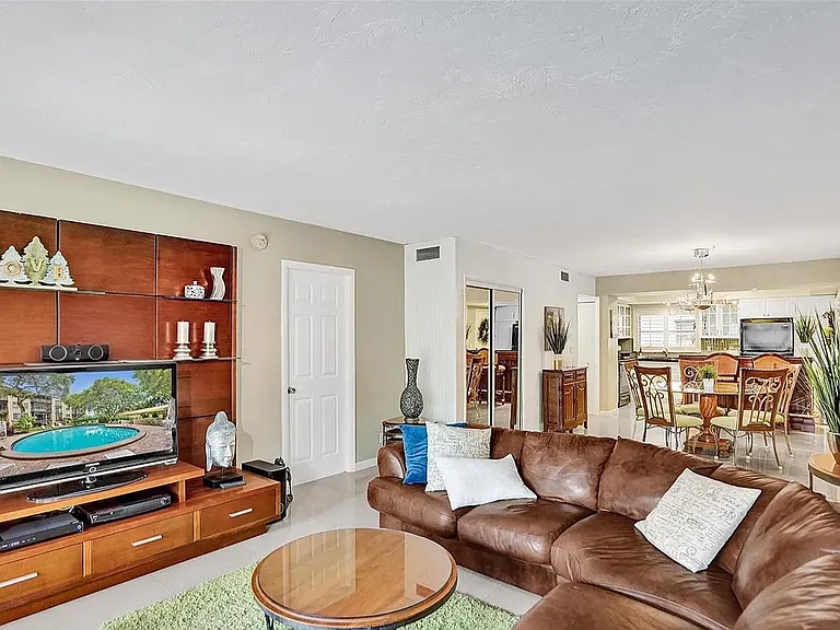 6060 S Falls Circle Dr #313 — Photo 4