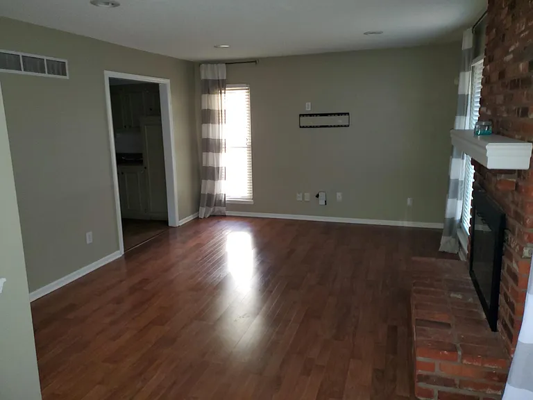 1929 E Mohawk Cir — Photo 5