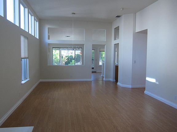 Unfurnished living / dinning / family room, lots of windows