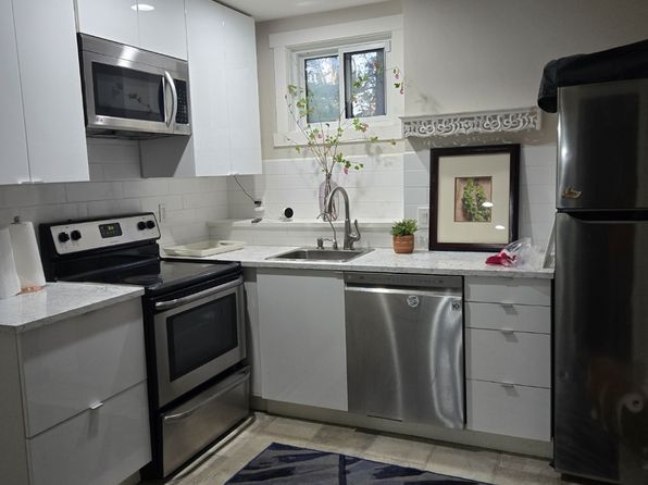 1930 Mahon Ave, North Vancouver, BC V7M 2T5
