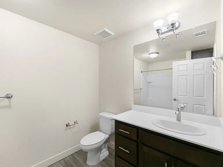 Luxe Ripon Apartments — Photo 22