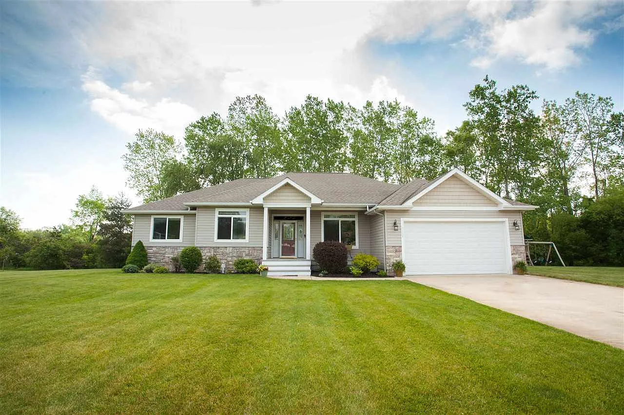 2123 E Coachlight Dr photo 1