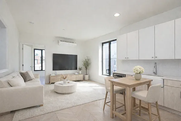 33 India Street #403