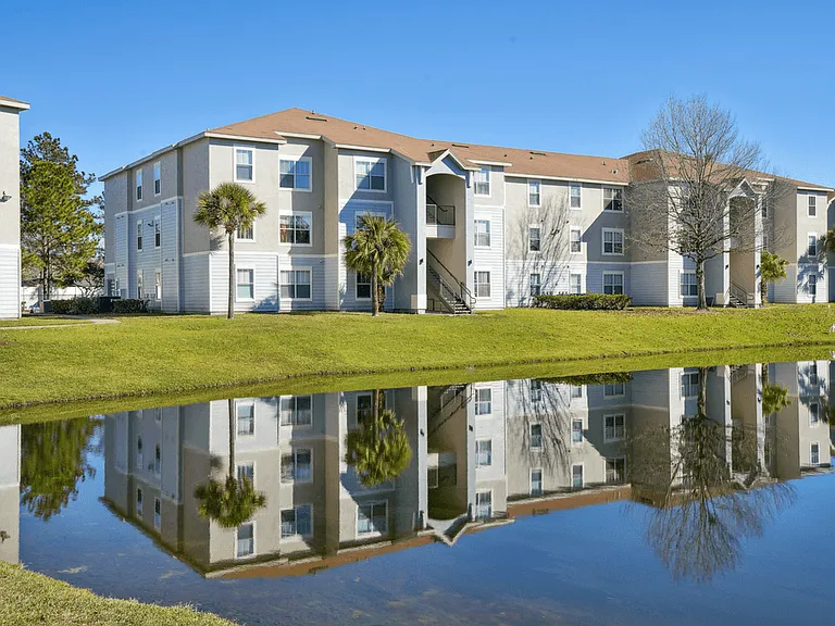 Grande Court Apartments — Photo 17
