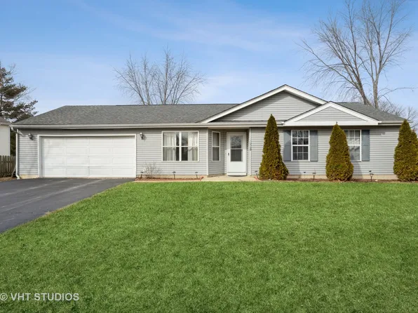 1054 Concord Dr, Island Lake, IL 60042