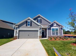 142 Silverthorne Ct, Hendersonville, NC 28792