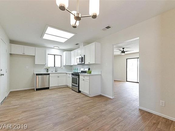 4th image of 221 Veeder Dr