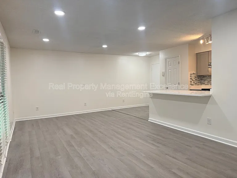 1330 Park Glen Dr #104 — Photo 5