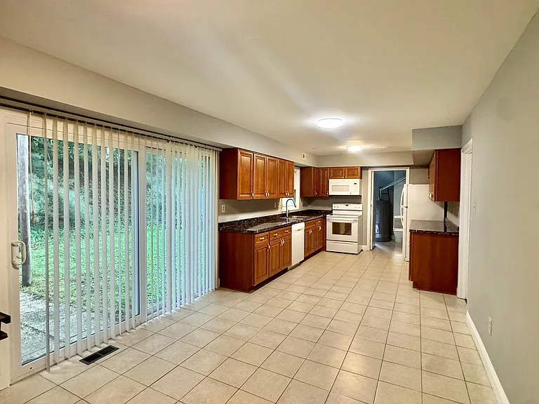 4908 Rocky Spring Ln — Photo 12