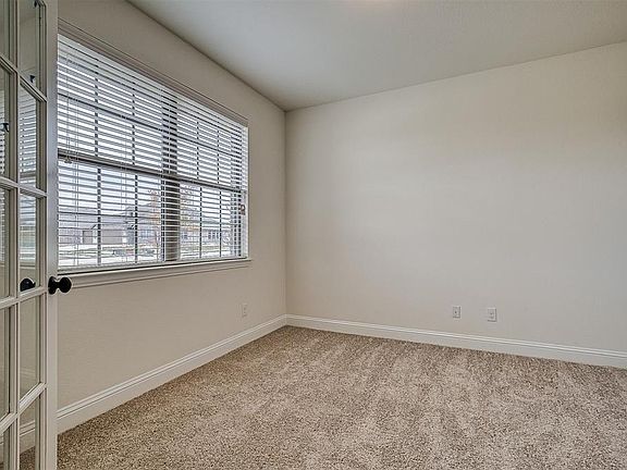 4th image of 220 Gardenia Dr