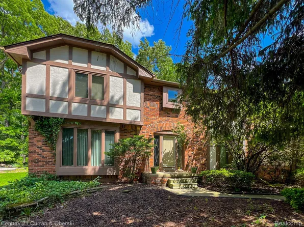 6448 Parkview Dr, Troy, MI 48098