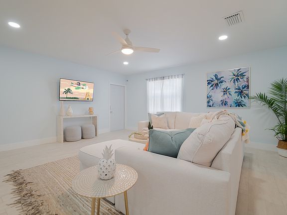 3rd image of 1332 Longwood St #2