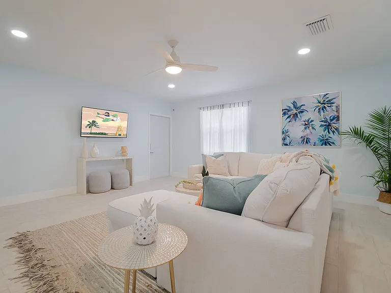 1332 Longwood St #2 — Photo 3