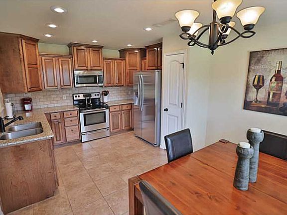 5th image of 3302 SW Briar Creek Ave