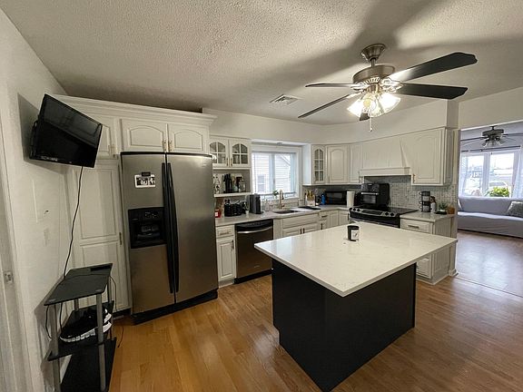 Fully renovated kitchen cabinets