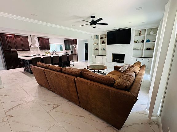 2nd image of 165 Leslie Ln