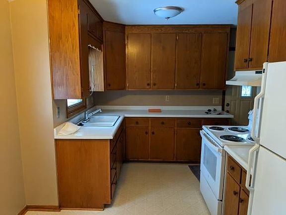 Kitchen, view 1.