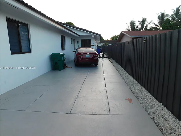 330 NW 43rd Pl #332 — Photo 3