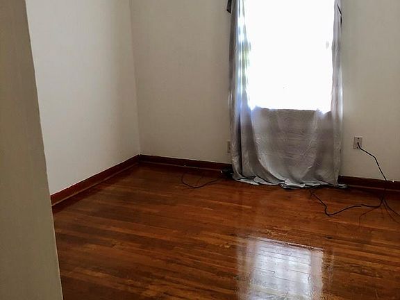 5th image of 2227 Stockton Dr