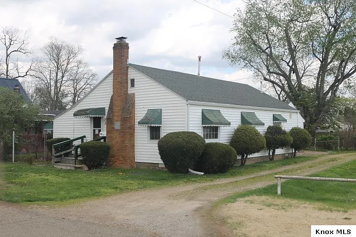 150 Riverside Dr photo 1