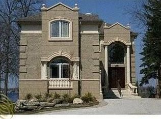 3294 Wards Point Dr, Orchard Lake, MI 48324