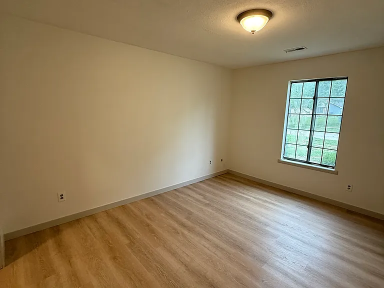 2428 Brookside Dr — Photo 13