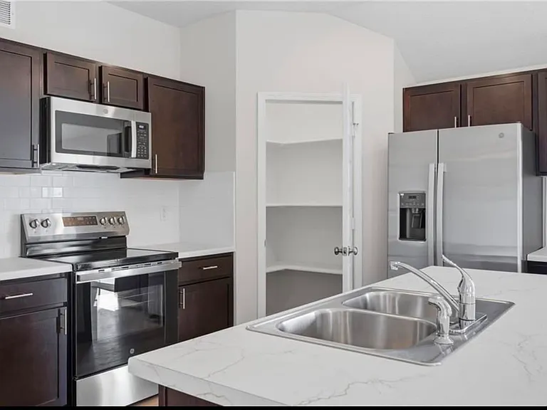 877 N Buckeye St — Photo 3