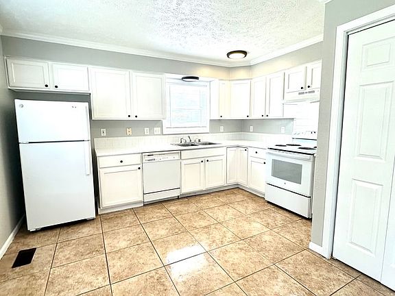 4th image of 1108 Mazatlan Cir Unit A