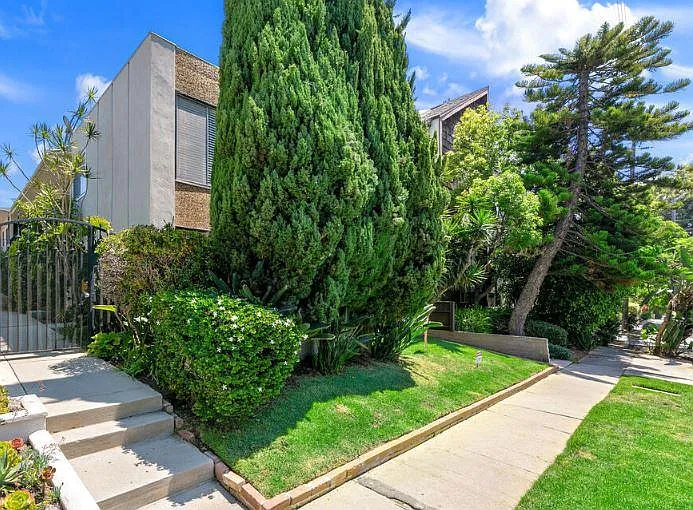 1288 Barry Ave #6 — Photo 1