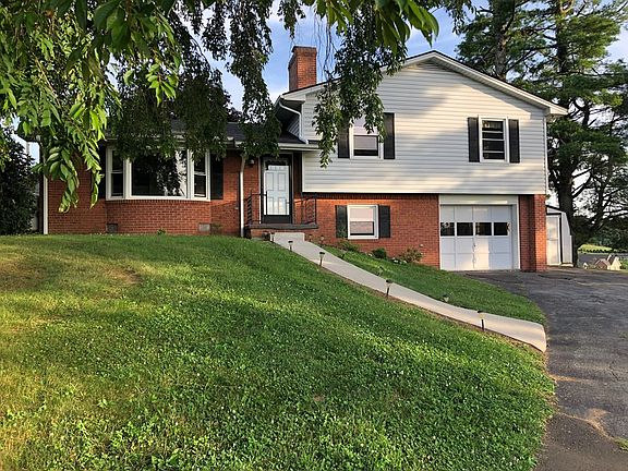 2nd image of 115 Pine Knoll Dr