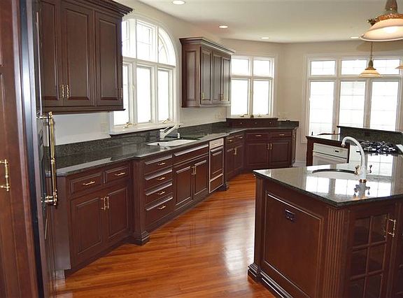 5th image of 711 Berkshire Ct