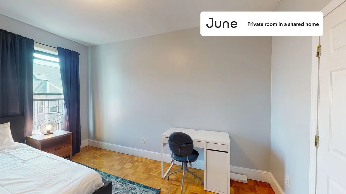 Building Photo - 17 Highgate St #D
