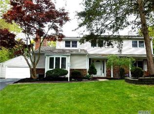 6 Marlon Ln, Hauppauge, NY 11788