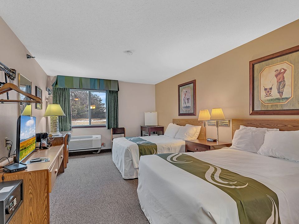 Spacious unit with two extra-large double beds, comfortable layout, and plenty of natural light.